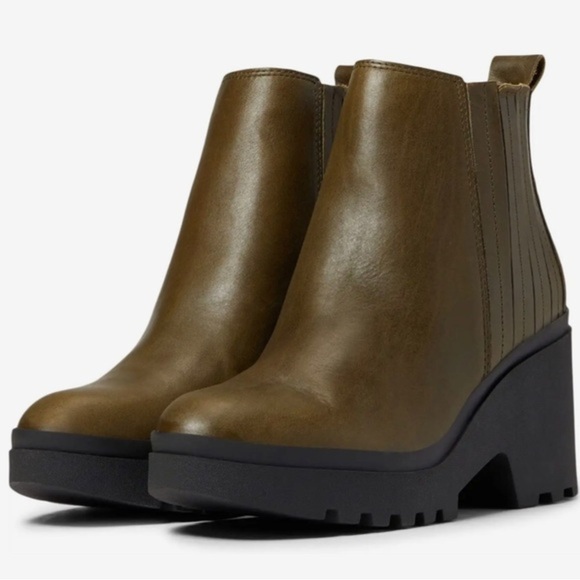 Eileen Fisher Kat olive distressed‎ leather lug sole Chelsea ankle boots size 11 - Picture 1 of 16